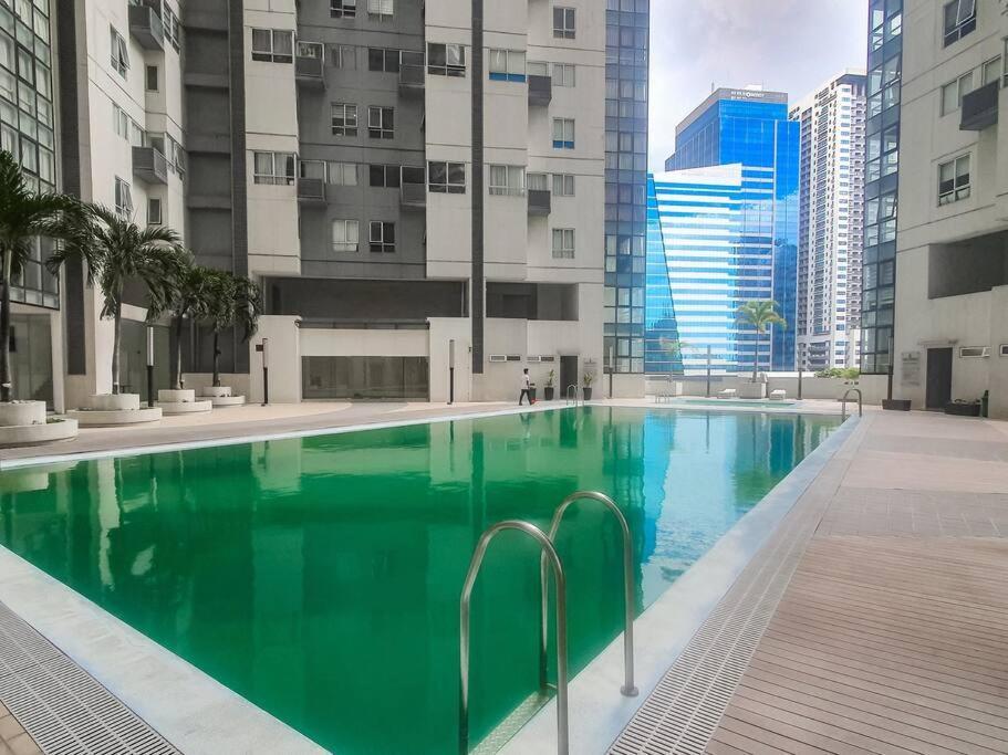 Bgc Taguig Cozy 2 Bedroom Loft, With Stunning Bgc Skyline View! Manila Bagian luar foto