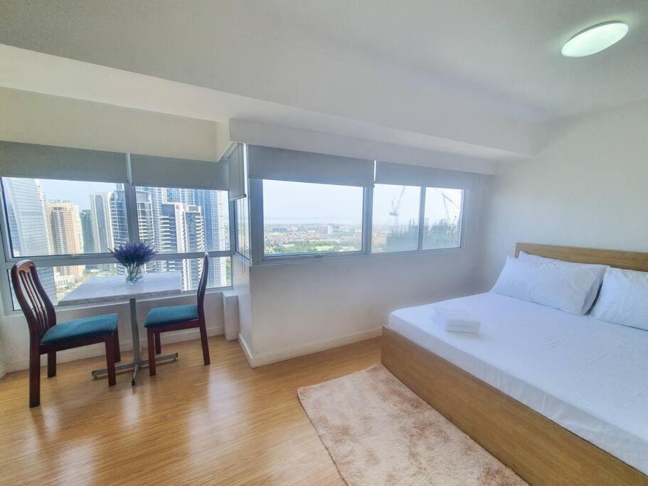 Bgc Taguig Cozy 2 Bedroom Loft, With Stunning Bgc Skyline View! Manila Bagian luar foto