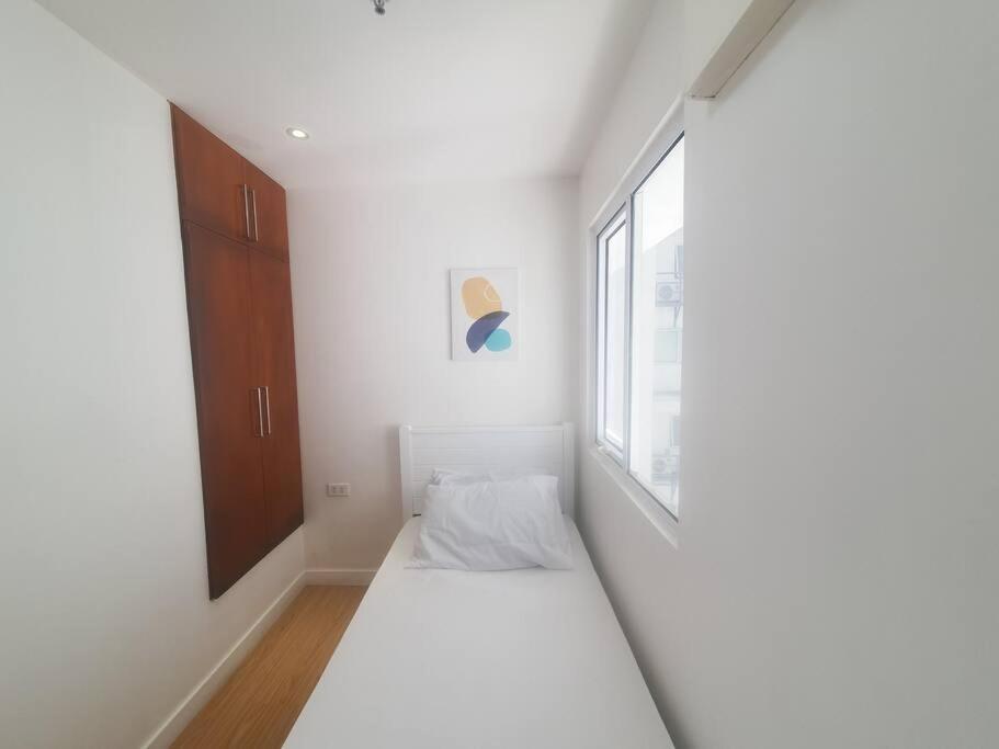 Bgc Taguig Cozy 2 Bedroom Loft, With Stunning Bgc Skyline View! Manila Bagian luar foto