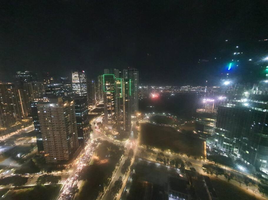 Bgc Taguig Cozy 2 Bedroom Loft, With Stunning Bgc Skyline View! Manila Bagian luar foto