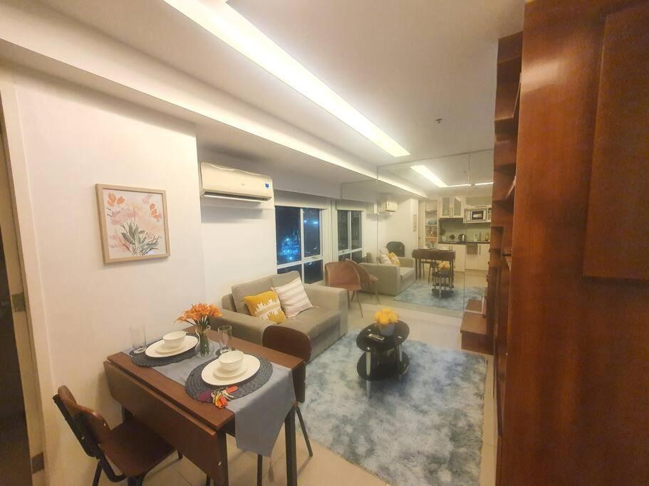 Bgc Taguig Cozy 2 Bedroom Loft, With Stunning Bgc Skyline View! Manila Bagian luar foto